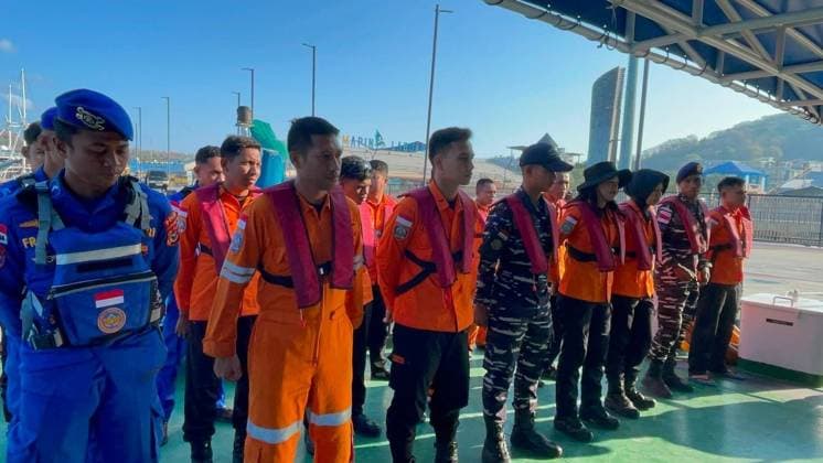 August 17, 2026, Flores, Indonesia: WURING, FLORES, EAST NUSA TENGGARA, INDONESIA Ã¢â‚¬ AUGUST 16, 2026: National Search and Rescue Agency (BASARNAS) rescue team members prepare to depart from Wuring Port for Reo (Labuan Reo) to support search, rescue and evacuation operations following an earthquake in Flores, East Nusa Tenggara, Indonesia. Handout Flores Indonesia - ZUMAq101 20260817_zna_q101_017 Copyright: xEditorx