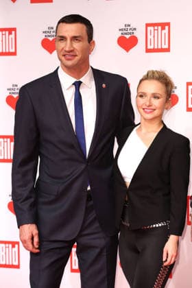 Wladimir Klitschko und Hayden Panettiere bei der Ein Herz für Kinder Gala am 05.12.2015 in Berlin Hayden Panettiere ist im Alter von 36 Jahren gestorben *** Wladimir Klitschko and Hayden Panettiere at the Ein Herz für Kinder gala on December 5, 2015, in Berlin. Hayden Panettiere died at the age of 36. 