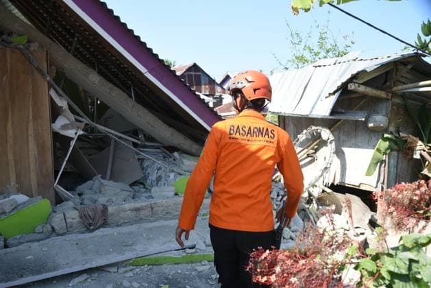 7.7-magnitude earthquake in Indonesia kills 55, injures 132 EAST MANGGARAI, INDONESIA - AUGUST 17: (----EDITORIAL USE ONLY - MANDATORY CREDIT - INDONESIAN NATIONAL SEARCH AND RESCUE AGENCY (BASARNAS) HANDOUT - NO MARKETING NO ADVERTISING CAMPAIGNS - DISTRIBUTED AS A SERVICE TO CLIENTS----) Search and rescue personnel search for and evacuate victims in Satar Kampas village, Lamba Leda district, one of the hardest-hit areas of East Manggarai Regency in East Nusa Tenggara, three days after a magnitude 7.7 earthquake struck the region, as authorities report 55 deaths and 132 injuries as of 3 p.m. local time, bringing the total number of casualties to 187, in East Manggarai, Indonesia, on August 17, 2026. Basarnas Handout Anadolu East ma  Copyright: x2026xAnadoluxBasarnasx xHandoutx