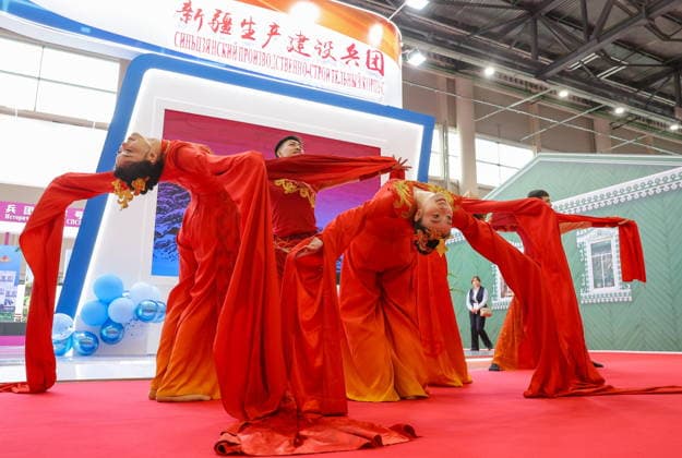 RUSSIA, REPUBLIC OF TATARSTAN - AUGUST 17, 2026: Artists perform in front of the XPCC (Xinjiang Productio and Construction Corps) display stand during the 2026 Russia-China Business Forum titled Sprouts: Russia and China Mutually Beneficial Cooperation and held at the Kazan Expo International Exhibition Centre in Bolshiye Kabany, southeast of Kazan. TASS Host Photo Agency Russia  - ZUMAt113 20260817_zaa_t113_127 Copyright: xAlexanderxRyuminx