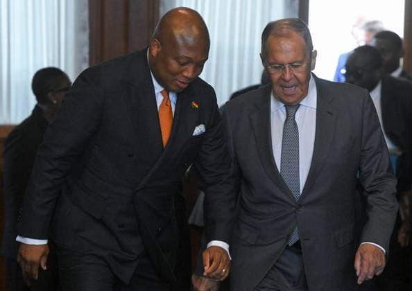 Russia Ghana 9222993 17.08.2026 Russian Foreign Minister Sergey Lavrov welcomes Ghanaian Foreign Minister Samuel Okudzeto Ablakwa, left, before a meeting, in Moscow, Russia. Sergey Guneev Sputnik Moscow Russia  Copyright: xSergeyxGuneevx