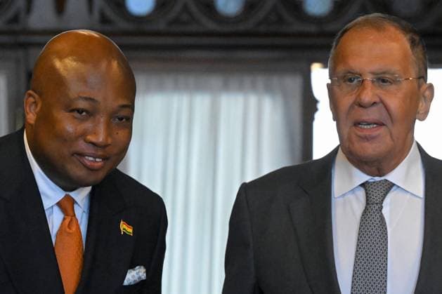 Russia Ghana 9222997 17.08.2026 Russian Foreign Minister Sergey Lavrov welcomes Ghanaian Foreign Minister Samuel Okudzeto Ablakwa, left, before a meeting, in Moscow, Russia. Sergey Guneev Sputnik Moscow Russia  Copyright: xSergeyxGuneevx