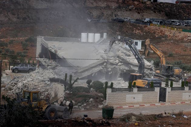 Israeli forces demolish two-story Palestinian house in East Jerusalem EAST JERUSALEM - AUGUST 17: A view of the damage and rubble after Israeli forces demolished a two-story Palestinian-owned residential building in Qalandiya town, northwest of East Jerusalem, on August 17, 2026. The demolition left at least 15 Palestinians homeless. Issam Rimawi Anadolu Jerusalem Israel. Editorial use only. Please get in touch for any other usage.  Copyright: x2026xAnadoluxIssamxRimawix