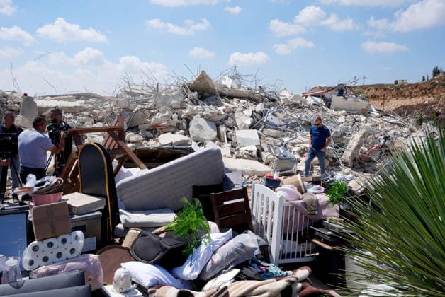 Israeli forces demolish two-story Palestinian house in East Jerusalem EAST JERUSALEM - AUGUST 17: Palestinians inspect the damage and rubble after Israeli forces demolished a two-story Palestinian-owned residential building in Qalandiya town, northwest of East Jerusalem, on August 17, 2026. The demolition left at least 15 Palestinians homeless. Issam Rimawi Anadolu Jerusalem Israel. Editorial use only. Please get in touch for any other usage.  Copyright: x2026xAnadoluxIssamxRimawix
