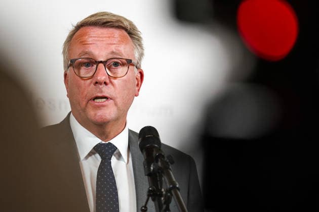 17.08.2026 - Europa, Österreich, Wien: Doorstep nach dem Arbeitsgespräch zwischen Innenminister Gerhard Karner und dem dänischen Migrationsminister Morten Bodskov zur Realisierung von Asylverfahren und Rückkehrzentren in Staaten außerhalb Europas *** August 17, 2026 Europe, Austria, Vienna Doorstep remarks following the working meeting between Interior Minister Gerhard Karner and Danish Minister of Migration Morten Bodskov on the implementation of asylum procedures and return centers in countries outside Europe Copyright: xLUKAxKOLANOVICx