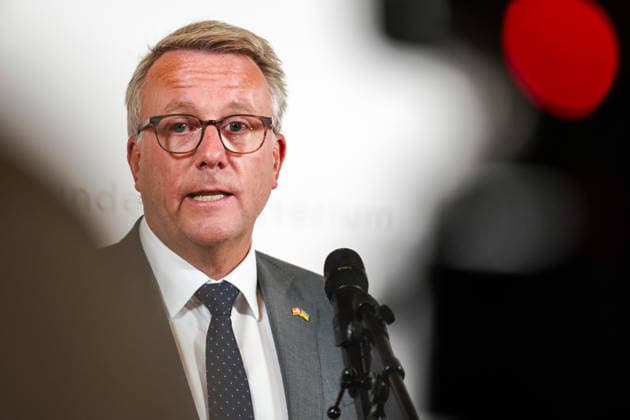 17.08.2026 - Europa, Österreich, Wien: Doorstep nach dem Arbeitsgespräch zwischen Innenminister Gerhard Karner und dem dänischen Migrationsminister Morten Bodskov zur Realisierung von Asylverfahren und Rückkehrzentren in Staaten außerhalb Europas *** August 17, 2026 Europe, Austria, Vienna Doorstep remarks following the working meeting between Interior Minister Gerhard Karner and Danish Minister of Migration Morten Bodskov on the implementation of asylum procedures and return centers in countries outside Europe Copyright: xLUKAxKOLANOVICx