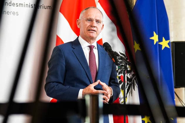 17.08.2026 - Europa, Österreich, Wien: Doorstep nach dem Arbeitsgespräch zwischen Innenminister Gerhard Karner und dem dänischen Migrationsminister Morten Bodskov zur Realisierung von Asylverfahren und Rückkehrzentren in Staaten außerhalb Europas *** August 17, 2026 Europe, Austria, Vienna Doorstep remarks following the working meeting between Interior Minister Gerhard Karner and Danish Minister of Migration Morten Bodskov on the implementation of asylum procedures and return centers in countries outside Europe Copyright: xLUKAxKOLANOVICx