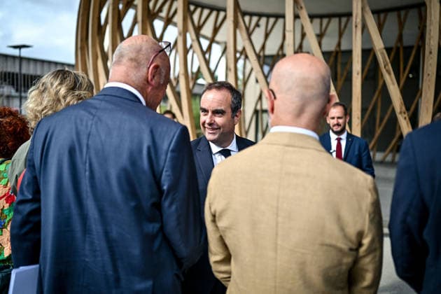 Sebastion Lecornu Meets Local Elected - Merignac France s Prime Minister Sebastien Lecornu arrives for a meeting with local elected representatives and socio-economic stakeholders at Technowest, to support the reconstruction of the towns and forests affected by the fires of summer 2026. In Mérignac, August 17, 2026. Photo by Ugo Amez Pool ABACAPRESS.COM Merignac France  Copyright: xAmezxUgo Pool ABACAx