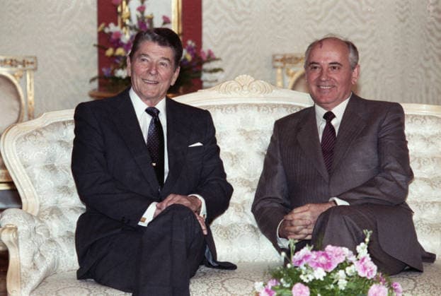 Moscow, USSR. President of the United States of America Ronald Reagan (L) and Chairman of the Presidium of the Supreme Soviet of the USSR, General Secretary of the CPSU Central Committee Mikhail Gorbachev have a conversation in the Catherine Hall of the Kremlin Palace. Yuri Lizunov, Alexander Chumichev TASS  17060428