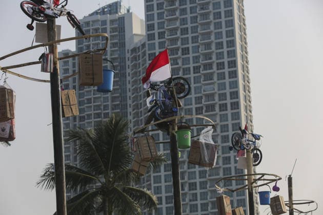Indonesia marks 81st Independence Day with traditional greasy pole climb JAKARTA, INDONESIA - AUGUST 17: Participant attend the greasy pole climbing race locally known as Panjat Pinang to collect prizes hung at the top during celebrations to mark the 81st Independence Day celebrations in Jakarta, Indonesia, on August 17, 2026. Agoes Rudianto Anadolu Jakarta Indonesia. Editorial use only. Please get in touch for any other usage.  Copyright: x2026xAnadoluxAgoesxRudiantox