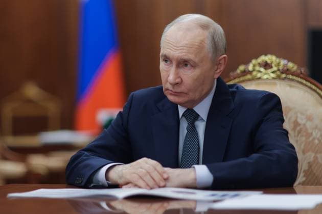 Russia Putin 9223061 17.08.2026 Russian President Vladimir Putin meets with Governor of Nenets Autonomous Area Irina Gekht at the Kremlin in Moscow, Russia. Mikhail Metzel Sputnik Moscow Russia  Copyright: xMikhailxMetzelx