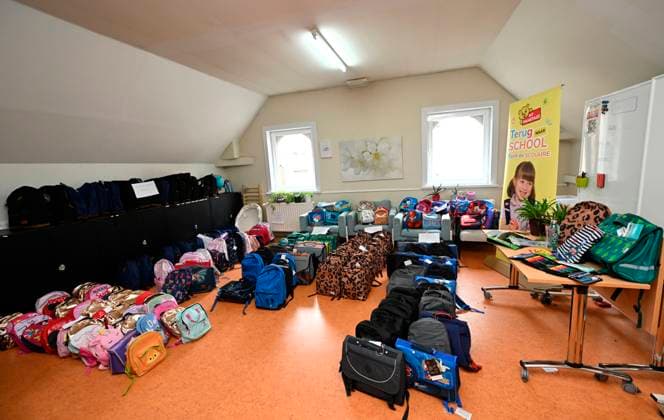 Distribution of school bags to children in Brussels by the non-profit organisation Nasci BRUSSELS, BELGIUM - AUGUST 17 : Distribution of school bags and school supplies to children in Brussels living in precarious circumstances by the non-profit organisation Nasci and My Nametags. This initiative by Nasci aims to provide 400 children with the supplies they need for the start of the new school year on August 17, 2026 in Brussels, Belgium, 17 08 2026 Brussels Belgium  Copyright: xDidierxLebrunx
