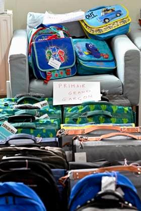 Distribution of school bags to children in Brussels by the non-profit organisation Nasci BRUSSELS, BELGIUM - AUGUST 17 : Distribution of school bags and school supplies to children in Brussels living in precarious circumstances by the non-profit organisation Nasci and My Nametags. This initiative by Nasci aims to provide 400 children with the supplies they need for the start of the new school year on August 17, 2026 in Brussels, Belgium, 17 08 2026 Brussels Belgium  Copyright: xDidierxLebrunx