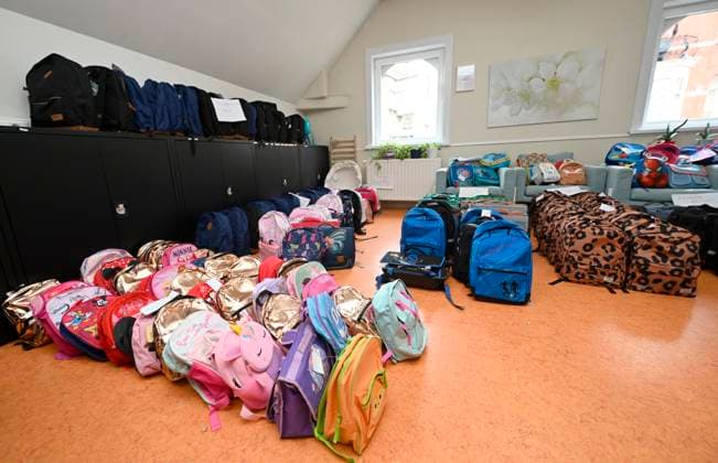 Distribution of school bags to children in Brussels by the non-profit organisation Nasci BRUSSELS, BELGIUM - AUGUST 17 : Distribution of school bags and school supplies to children in Brussels living in precarious circumstances by the non-profit organisation Nasci and My Nametags. This initiative by Nasci aims to provide 400 children with the supplies they need for the start of the new school year on August 17, 2026 in Brussels, Belgium, 17 08 2026 Brussels Belgium  Copyright: xDidierxLebrunx