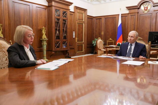 RUSSIA, MOSCOW - AUGUST 17, 2026: Russia s President Vladimir Putin (R) and Nenets Autonomous Area Governor Irina Gekht hold a meeting at the Moscow Kremlin. Mikhail Metzel Russian Presidential Press and Information Office TASS  96298414