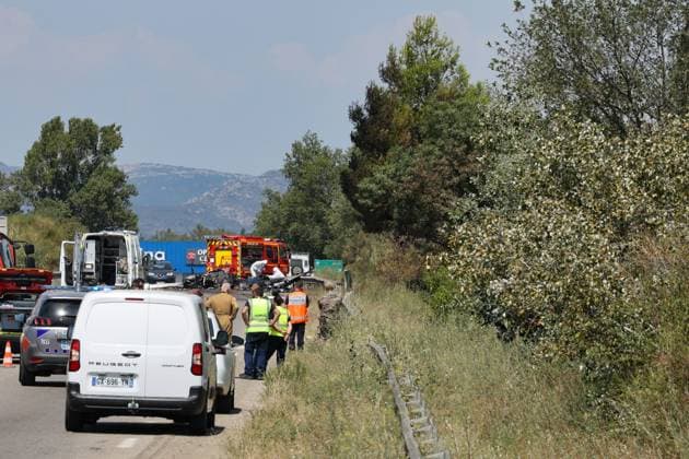 Military aircraft crash on the D113 near Salon-de-Provence PHOTOPQR LA PROVENCE Gilles BADER Marseille, August 17, 2026 Military aircraft crash on the D113 near Salon-de-Provence A military aircraft crashed in Salon-de Provence, in southern France, on August 17, following an incident during a training flight. Marseille, BDR France  Copyright: xPHOTOPQR LAxPROVENCE MAXPPPxGillesxBADERx 20260817PVL3026 20260817PVL3026