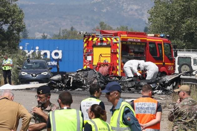 Military aircraft crash on the D113 near Salon-de-Provence PHOTOPQR LA PROVENCE Gilles BADER Marseille, August 17, 2026 Military aircraft crash on the D113 near Salon-de-Provence A military aircraft crashed in Salon-de Provence, in southern France, on August 17, following an incident during a training flight. Marseille, BDR France  Copyright: xPHOTOPQR LAxPROVENCE MAXPPPxGillesxBADERx 20260817PVL3030 20260817PVL3030
