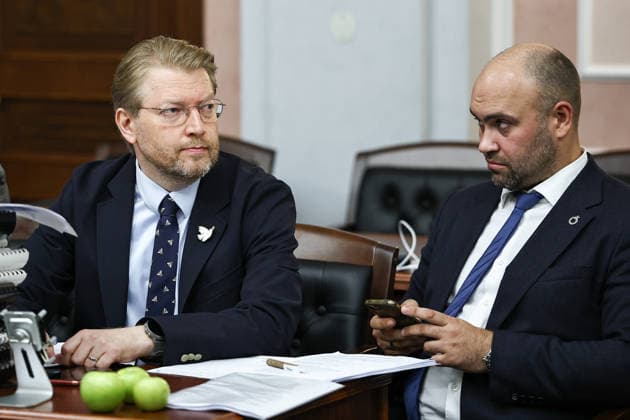 RUSSIA, MOSCOW - AUGUST 17, 2026: Yabloko Party Chairman Nikolai Rybakov (L) attends a hearing at the Russian Supreme Court on the party’s appeal to reinstate its candidate list for the upcoming 2026 Russian State Duma election. Mikhail Tereshchenko TASS  96299163