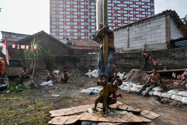 August 17, 2026, Bandung Regency, West Java, Indonesia: Participants climb a pole coated in oil and mud, with prizes placed at the top, during a competition locally known as Panjat Pinang to commemorate the 81st anniversary of the Republic of Indonesia s independence in Lengkong Village, Bandung Regency, Indonesia. Bandung Regency Indonesia  - ZUMAr272 20260817_zip_r272_018 Copyright: xDimasxRachmatsyahx