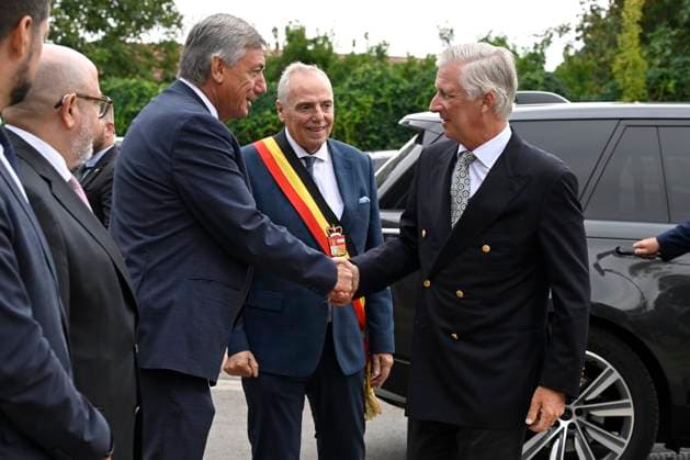 King Philippe of Belgium in the High Fens VOTTEM, BELGIUM - AUGUST 17 : King Philippe of Belgium, in the presence of Adrien Dolimont (MR), Minister-President of Wallonia, responsible for Budget, Finance, Research and Animal Welfare, Bernard Quintin (MR), Minister of Security and the Interior, responsible for Beliris of Federal Government, Jan Jambon (N-VA), Deputy Prime Minister and Minister of Finance and Pensions of Federal Government, Herve Jamar, Governor of the province of Liege, meets with teams mobilized against the High Fens wildfire and for public safety during his visit to the provincial crisis center in Vottem, on August 17, 2026 in Vottem, Belgium, 17 08 2026 Vottem Belgium  Copyright: xDhax