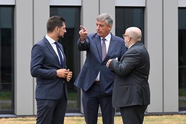 King Philippe of Belgium in the High Fens VOTTEM, BELGIUM - AUGUST 17 : King Philippe of Belgium, in the presence of Adrien Dolimont (MR), Minister-President of Wallonia, responsible for Budget, Finance, Research and Animal Welfare, Bernard Quintin (MR), Minister of Security and the Interior, responsible for Beliris of Federal Government, Jan Jambon (N-VA), Deputy Prime Minister and Minister of Finance and Pensions of Federal Government, meets with teams mobilized against the High Fens wildfire and for public safety during his visit to the provincial crisis center in Vottem, on August 17, 2026 in Vottem, Belgium, 17 08 2026 Vottem Belgium  Copyright: xDhax