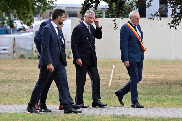 King Philippe of Belgium in the High Fens VOTTEM, BELGIUM - AUGUST 17 : King Philippe of Belgium, in the presence of Adrien Dolimont (MR), Minister-President of Wallonia, responsible for Budget, Finance, Research and Animal Welfare, Bernard Quintin (MR), Minister of Security and the Interior, responsible for Beliris of Federal Government, Jan Jambon (N-VA), Deputy Prime Minister and Minister of Finance and Pensions of Federal Government, Herve Jamar, Governor of the province of Liege, meets with teams mobilized against the High Fens wildfire and for public safety during his visit to the provincial crisis center in Vottem, on August 17, 2026 in Vottem, Belgium, 17 08 2026 Vottem Belgium  Copyright: xDhax
