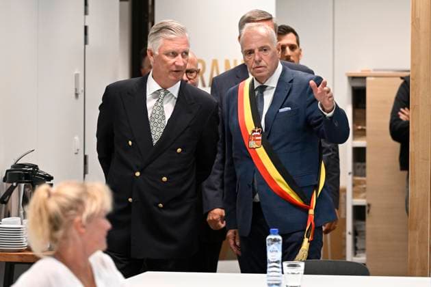 King Philippe of Belgium in the High Fens VOTTEM, BELGIUM - AUGUST 17 : King Philippe of Belgium, in the presence of Herve Jamar, Governor of the province of Liege meets with teams mobilized against the High Fens wildfire and for public safety during his visit to the provincial crisis center in Vottem, on August 17, 2026 in Vottem, Belgium, 17 08 2026 Vottem Belgium  Copyright: xDhax