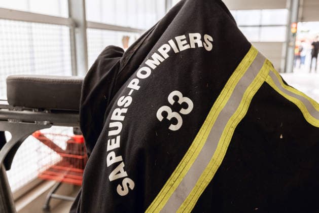Lecornu Visits Fire-Hit Area As Residents Seek Aid - Le Porge Firefighting gear from the Sapeurs Pompiers 33 unit is displayed in Le Porge, Gironde, France on August 17, 2026, amid a gathering of wildfire victims dressed in black who had hoped to meet French Prime Minister Sebastien Lecornu after the meeting location was moved from the town hall to the fire station. Photo by Gardelle M ANDBZ ABACAPRESS.COM Le Porge Nouvelle-Aquitaine France  Copyright: xANDBZ ABACAx
