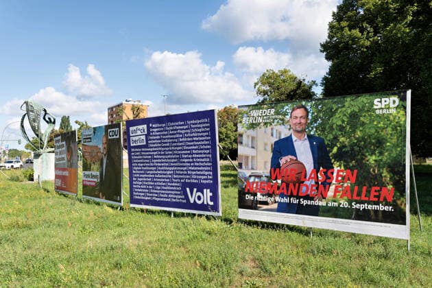 Berlin,11.08.2026,Wahlplakate zur Wahl zum 20.Abgeordnetenhaus von Berlin sowie zu den Bezirksverordnetenversammlungen am 20.09.2026.Aufgenommen im Bezirk Spandau. *** Berlin, August 11, 2026—Election posters for the election to the 20th Berlin House of Representatives and the district councils on September 20, 2026. Photographed in the Spandau district.