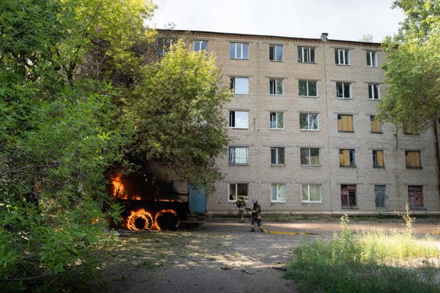 August 17, 2026, Kramatorsk, Donetsk Oblast, Ukraine: Ukrainian firefighters extinguish burning vehicles following a Russian FPV drone strike in a residential neighbourhood. The attack comes as Russia intensifies its use of drones across the Donetsk region, in Kramatorsk, Donetsk Oblast, Ukraine. Kramatorsk Ukraine - ZUMAm350 20260817_zip_m350_003 Copyright: xCameronxJones-Manleyx