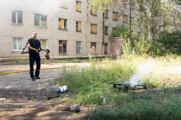 August 17, 2026, Kramatorsk, Donetsk Oblast, Ukraine: Ukrainian firefighters extinguish burning vehicles following a Russian FPV drone strike in a residential neighbourhood. The attack comes as Russia intensifies its use of drones across the Donetsk region, in Kramatorsk, Donetsk Oblast, Ukraine. Kramatorsk Ukraine - ZUMAm350 20260817_zip_m350_011 Copyright: xCameronxJones-Manleyx