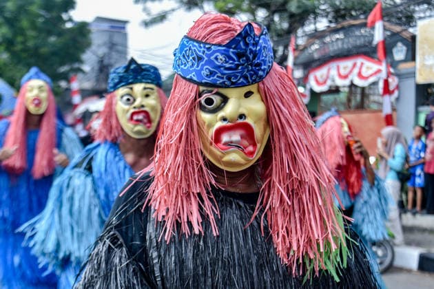 August 17, 2026, Bandung, West Java, Indonesia: People wearing creative costumes walk during parade to celebrate the 81st anniversary of Indonesia s independence in Bandung, Indonesia. Bandung Indonesia - ZUMAr272 20260817_zip_r272_031 Copyright: xDimasxRachmatsyahx