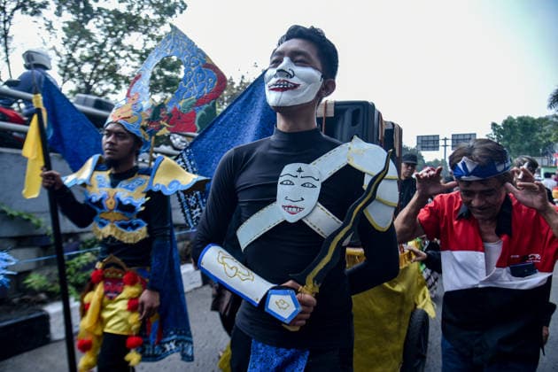 August 17, 2026, Bandung, West Java, Indonesia: People wearing creative costumes walk during parade to celebrate the 81st anniversary of Indonesia s independence in Bandung, Indonesia. Bandung Indonesia  - ZUMAr272 20260817_zip_r272_043 Copyright: xDimasxRachmatsyahx