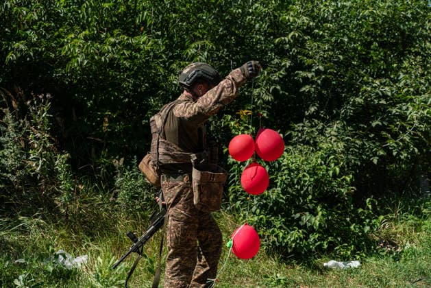 Khartiia brigade trains to counter FPV drones on Ukraine s frontline KHARKIV OBLAST, UKRAINE - AUGUST 17: Members of the air defense unit of the Khartiia Brigade demonstrate training against FPV drones in Kharkiv Oblast, Ukraine, on August 17, 2026. Soldiers attach balloons to FPV drones and practice shooting them down during the exercise. The training aims to improve the ability of air defense and infantry personnel to counter FPV drones in real combat situations along the front lines. Carlo Bravo Anadolu Kharkiv Ukraine. Editorial use only. Please get in touch for any other usage.  Copyright: x2026xAnadoluxCarloxBravox