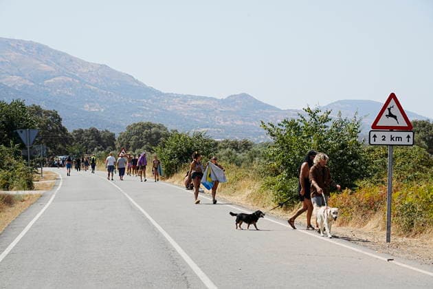 The Civil Guard’s security operation remains in effect due to the illegal party in La Granja, Cáceres. Dozens of people were gathered near the natural swimming pool in the Cáceres municipality on August 17, 2026, in La Granja, Cáceres, Extremadura, Spain. The Civil Guard is maintaining the security operation established in response to the illegal party in the municipality of La Granja, Cáceres, where some 3,000 people have been participating since last Friday in a rave near the town’s natural pool. August 17, 2026, La Granja, Cáceres, Extremadura, Spain  Copyright: xCarlosxCriadox 7718690