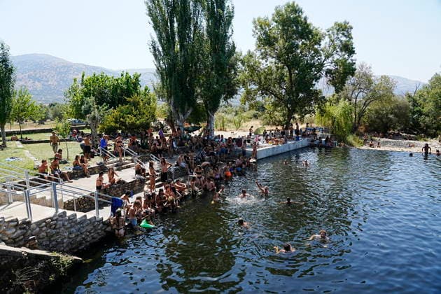 The Civil Guard’s security operation remains in effect due to the illegal party in La Granja, Cáceres. Dozens of people were gathered near the natural swimming pool in the Cáceres municipality on August 17, 2026, in La Granja, Cáceres, Extremadura, Spain. The Civil Guard is maintaining the security operation established in response to the illegal party in the municipality of La Granja, Cáceres, where some 3,000 people have been participating since last Friday in a rave near the town’s natural pool. August 17, 2026, La Granja, Cáceres, Extremadura, Spain  Copyright: xCarlosxCriadox 7718692