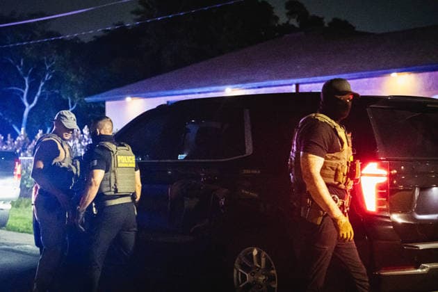 August 17, 2026, Fort Myers, Florida, USA: A coalition of law enforcement agencies which included IMMIGRATION AND CUSTOMS ENFORCEMENT (ICE) Enforcement and Removal Operations (ERO), Lee County SheriffÃ¢â‚¬â ¢s department and Fort Myers Police detain a man and place him in the custody of the federal government. Fort Myers USA - ZUMAd256 20260817_znp_d256_010 Copyright: xDavexDeckerx