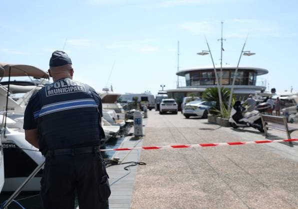 COLLISION BETWEEN TWO BOATS IN MANDELIEU-LA-NAPOULE PHOTOPQR NICE MATIN Justine Meddah Mandelieu Aug. 17, 2026 Relatives of the missing victim wait during the search the day after the collision between two boats in the port of Mandelieu-la-Napoule on Monday, August 17, 2026. France, Mandelieu Aug 17, 2026 Two pleasure boats collided in the Bay of Cannes. At least 10 passengers were injured, and one person is reported missing. Mandelieu, France  Copyright: xPHOTOPQR NICExMATIN MAXPPPxJustinexMeddahx 20260817NIM3440 20260817NIM3440