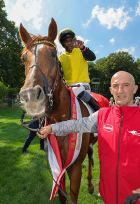 168. Henkel-Preis der Diana in Düsseldorf - Siegerjockey Eduardo Pedroza triumphierte im mit 500.000â‚¬ dotierten Galopprennen der Diana - German Oaks mit Stute Soreanga aus dem Gestüt Fährhof von Andreas Jacobs Düsseldorf Galopprennbahn NRW Deutschland *** 168th Henkel Diana Stakes in Düsseldorf: Winning jockey Eduardo Pedroza triumphed in the Diana German Oaks, a race with a purse of 500,000 euros, riding the mare Soreanga from Andreas Jacobs’ Fährhof Stud at the Düsseldorf Racetrack in North Rhine-Westphalia, Germany