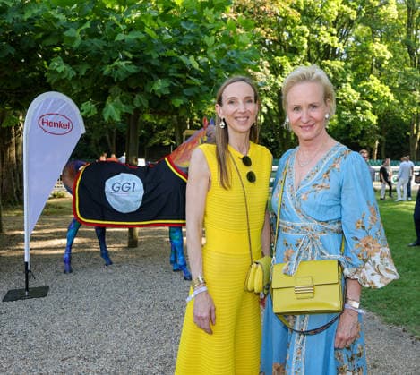 168. Henkel-Preis der Diana in Düsseldorf - Powerwomen unter sich - Simone Bagel-Trah Aufsichtsratsvors. der Henkel AG mit Pharma Managerin Marion Bock, Geschäftsführerin IBSA Pharma Deutschland (re.) Düssedorf Galopprennbahn NRW Deutschland *** 168th Henkel Diana Stakes in Düsseldorf: Power Women Among Themselves—Simone Bagel Trah, Chair of the Supervisory Board of Henkel AG, with pharmaceutical executive Marion Bock, Managing Director of IBSA Pharma Germany, at the Düsseldorf Racetrack, North Rhine-Westphalia, Germany