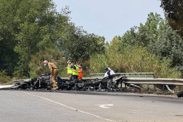 Military plane crash on the D113 near Salon-de-Provence PHOTOPQR LA PROVENCE Gilles BADER Marseille, August 17, 2026 Military plane crash on the D113 near Salon-de-Provence; bomb squad detonates the ejection seat firing mechanism, which had not been used. Salon-de-Provence, France, August 17, 2026 – A French Air and Space Force Cirrus SR20 training aircraft is seen after making an emergency landing on the D113 road near Salon-de-Provence. The aircraft caught fire following the landing. Marseille, Bdr, France  Copyright: xPHOTOPQR LAxPROVENCE MAXPPPxGillesxBADERx 20260817PVL3344 20260817PVL3344