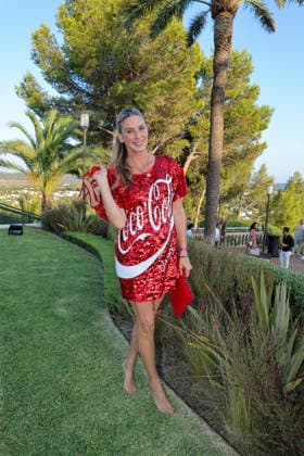 Remus Lifestyle Night 2026 - Claudelle Deckert in ihrem roten COCO COLA Glitzerkleid Paguera Hilton Galatzo Hotel Mallorca Spanien *** Remus Lifestyle Night 2026: Claudelle Deckert in her red COCO COLA glitter dress at the Paguera Hilton Galatzo Hotel in Mallorca, Spain