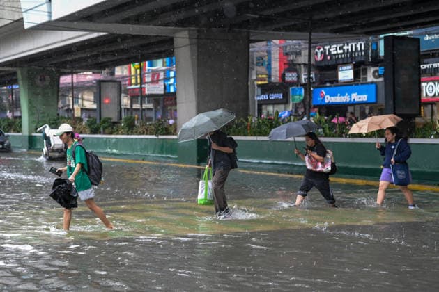 August 17, 2026, Philippines: Filipinos brave the floods brought by torrential monsoon rains at Taft Ave., Manila, Metro Manila. Two days ago, Metro Manila and neighboring provinces experienced a hot and humid weather. Monsoon rain came back yesterday and persisted throughout the day with flash floods in different areas of the metropolitan. Philippines - ZUMAr240 20260817_zip_r240_033 Copyright: xMarcxDominicxRostratax