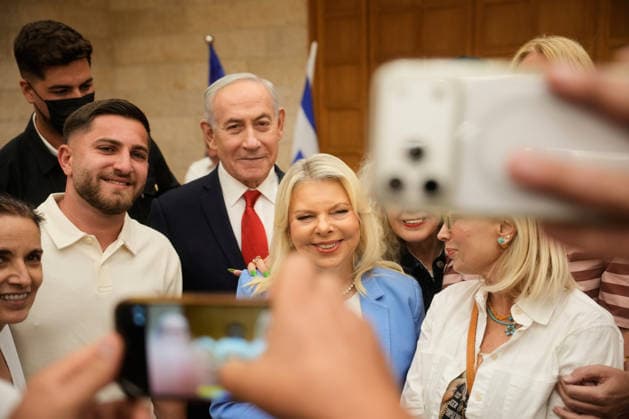 People take a selfie with Israeli Prime Minister Benjamin Netanyahu and his wife, Sara, during the Likud party primary elections ahead of Israel s general election in October, in Jerusalem, Monday, August 17, 2026. Pool  ERX20260817203 OhadxZwigenberg