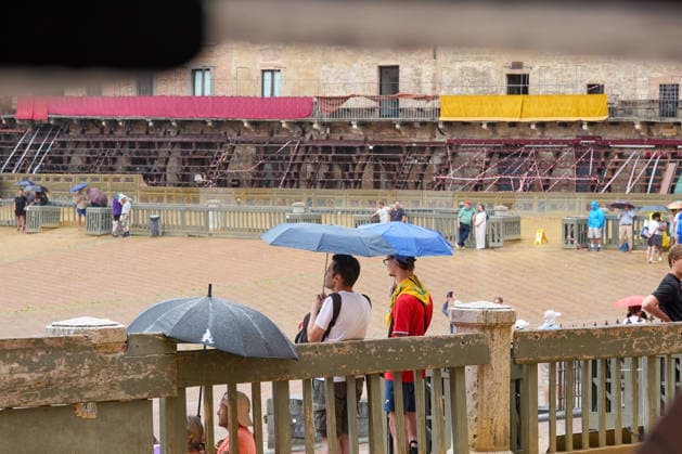 August 17, 2026, Siena, Toscana, ITALIA: Siena, Piazza del Campo Ã¢â‚¬ August 17, 2026. Heavy rain has interrupted the race; the municipality has displayed the green flag. The race will be held tomorrow, August 17, weather permitting. Siena ITALIA - ZUMAs236 20260817_aap_s236_010 Copyright: xFabioxSassox