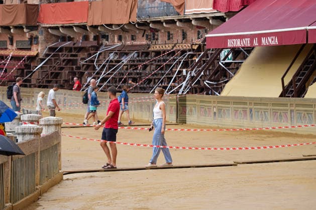 August 17, 2026, Siena, Toscana, ITALIA: Siena, Piazza del Campo Ã¢â‚¬ August 17, 2026. Heavy rain has interrupted the race; the municipality has displayed the green flag. The race will be held tomorrow, August 17, weather permitting. Siena ITALIA  - ZUMAs236 20260817_aap_s236_016 Copyright: xFabioxSassox