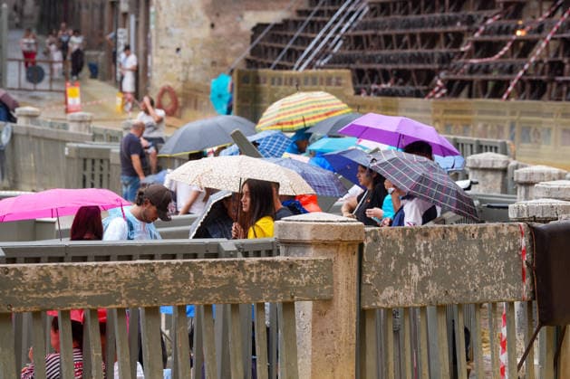 August 17, 2026, Siena, Toscana, ITALIA: Siena, Piazza del Campo Ã¢â‚¬ August 17, 2026. Heavy rain has interrupted the race; the municipality has displayed the green flag. The race will be held tomorrow, August 17, weather permitting. Siena ITALIA - ZUMAs236 20260817_aap_s236_012 Copyright: xFabioxSassox