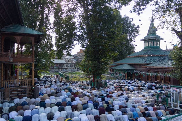 August 17, 2026, Srinagar, Jammu And Kashmir, Srinagar: Thousands of Muslims from across Kashmir gathered to offer annual congregational prayer called Khoja Digar on the 3rd month of the Islamic calendar, outside the shrine of Sufi Saint Khawaja Naqashband in Srinagar. Srinagar Srinagar - ZUMAs382 20260817_zip_s382_004 Copyright: xSyeedxShawlx