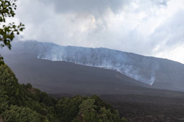 IPA87579396 - Catania, August 17, 2026, Mount Etna: The lava flow from the new vent over the Valle del Bove, as seen from Monte Pomiciaro  Copyright: xFrancescoxEnriquezx xFrancescoxEnriquezx 87579396