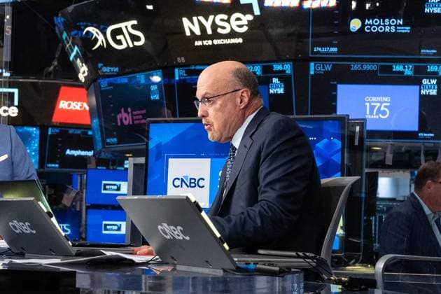 August 17, 2026, New York, New York, USA: Jim Kramer, hosts CNBC Mad Money as Hims & Hers Health, Inc rings the opening bell at NYSE in New York, NY on August 17, 2026. Market at NYSE opened slightly low for both DOW Jones Industrial and S&P 500 amid uncertainty on price of commodities and overall political events in the US and around the world. New York USA  - ZUMAr339 20260817_znp_r339_003 Copyright: xLevxRadinx